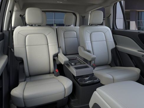 New 2026 Lincoln Aviator Reserve w/ Luxury Package RWD image 11