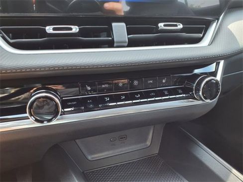 New 2026 Chevrolet Equinox LT w/ Convenience Package II image 18