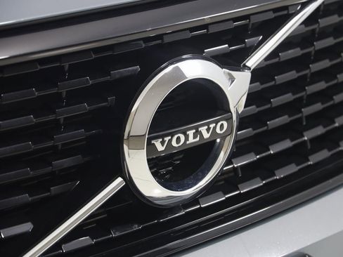 Used 2020 Volvo XC40 T5 R-Design image 16