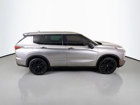 Used 2022 Mitsubishi Outlander SE image 10