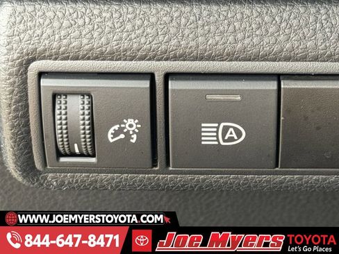 Used 2025 Toyota Corolla LE image 24