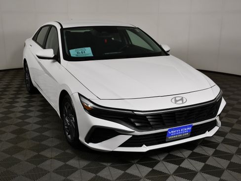 Used 2024 Hyundai Elantra SEL FWD image 3
