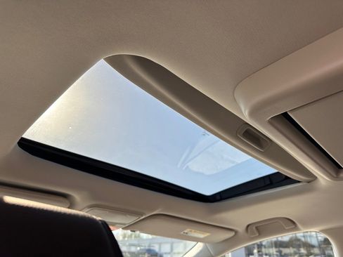 Used 2025 Honda Odyssey Elite image 11