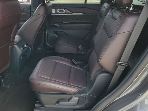 Certified 2025 Ford Explorer Platinum w/ LUX Leather Package image 8