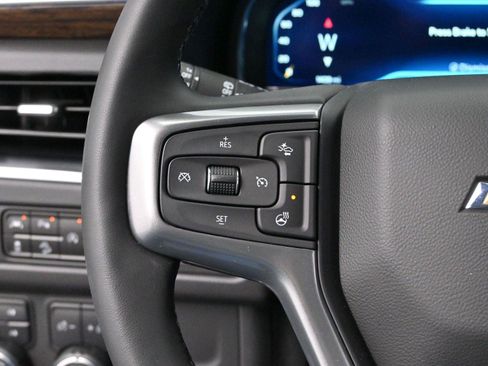 Used 2024 Chevrolet Suburban Premier AWD/4WD image 17