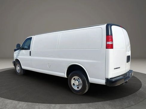 Used 2019 Chevrolet Express 3500 Extended w/ Driver Convenience Package image 4