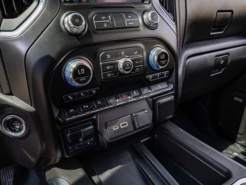 Used 2020 GMC Sierra 1500 AT4 w/ AT4 Premium Package image 26