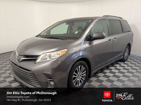Used 2020 Toyota Sienna XLE w/ XLE Navigation Package FWD image 1