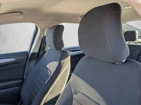 Used 2019 Ford Fusion SE image 14