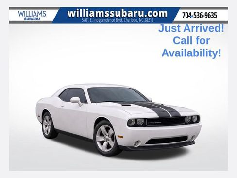 Used 2013 Dodge Challenger SXT RWD image 1