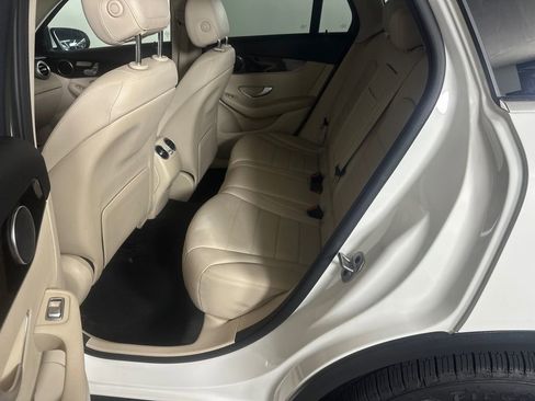 Used 2022 Mercedes-Benz GLC 300 image 23