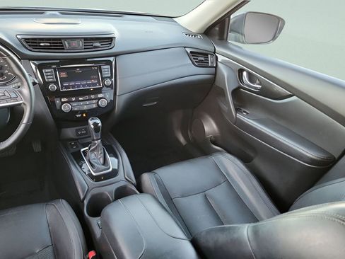 Used 2018 Nissan Rogue SL w/ Premium Package image 17