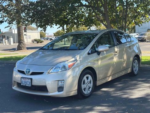 Used 2010 Toyota Prius Four w/ Navigation Pkg image 3