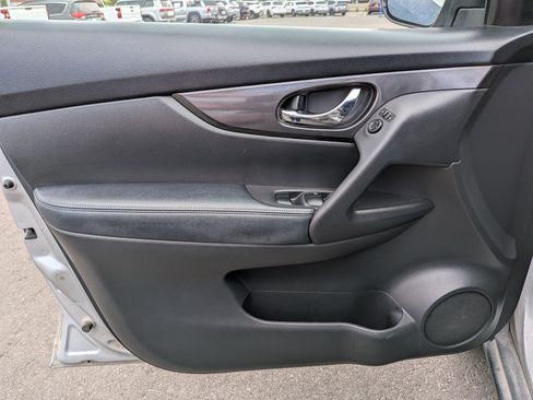 Used 2020 Nissan Rogue SV AWD/4WD image 14