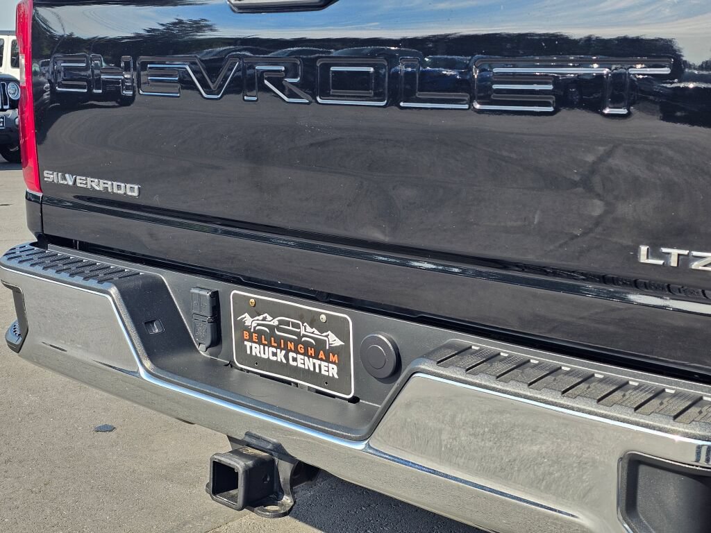 Used 2022 Chevrolet Silverado 2500 LTZ w/ LTZ Convenience Package AWD/4WD image 14