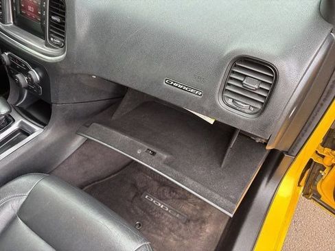 Used 2017 Dodge Charger SE w/ Blacktop Package image 38