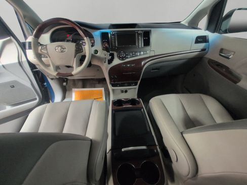 Used 2011 Toyota Sienna Limited image 11