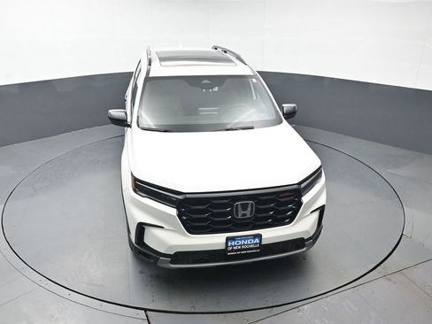 Certified 2023 Honda Pilot TrailSport image 45