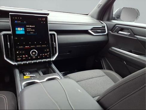 Used 2025 GMC Acadia Elevation image 10