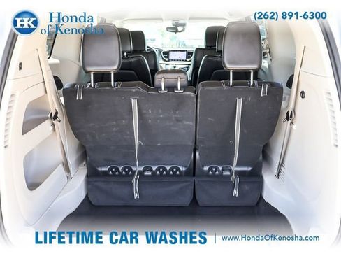 Used 2024 Chrysler Pacifica Touring-L FWD image 21