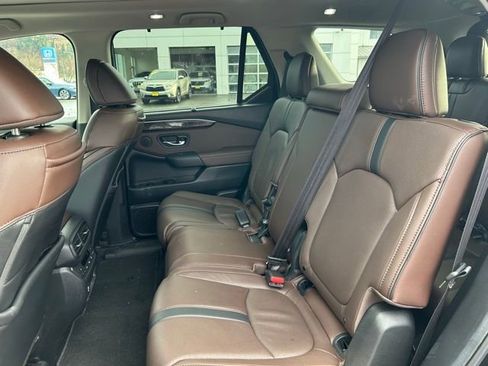 Used 2025 Honda Pilot Elite image 13