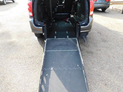 Used 2019 Dodge Grand Caravan GT image 3