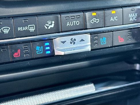 Used 2025 Ford F150 Lariat w/ Equipment Group 501A Mid AWD/4WD image 21