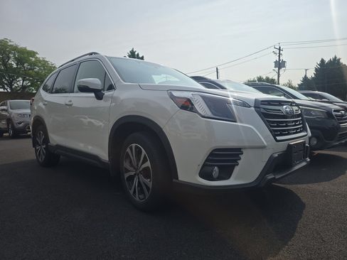 Used 2023 Subaru Forester Limited AWD/4WD image 2