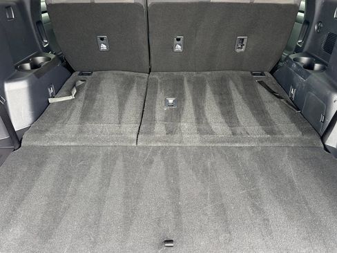 Used 2025 Toyota Highlander LE FWD image 12