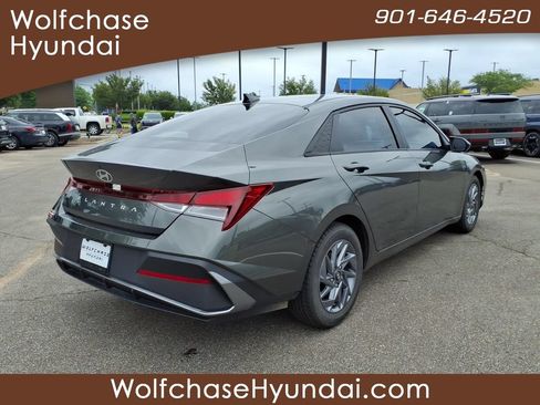 Used 2024 Hyundai Elantra SEL FWD image 5