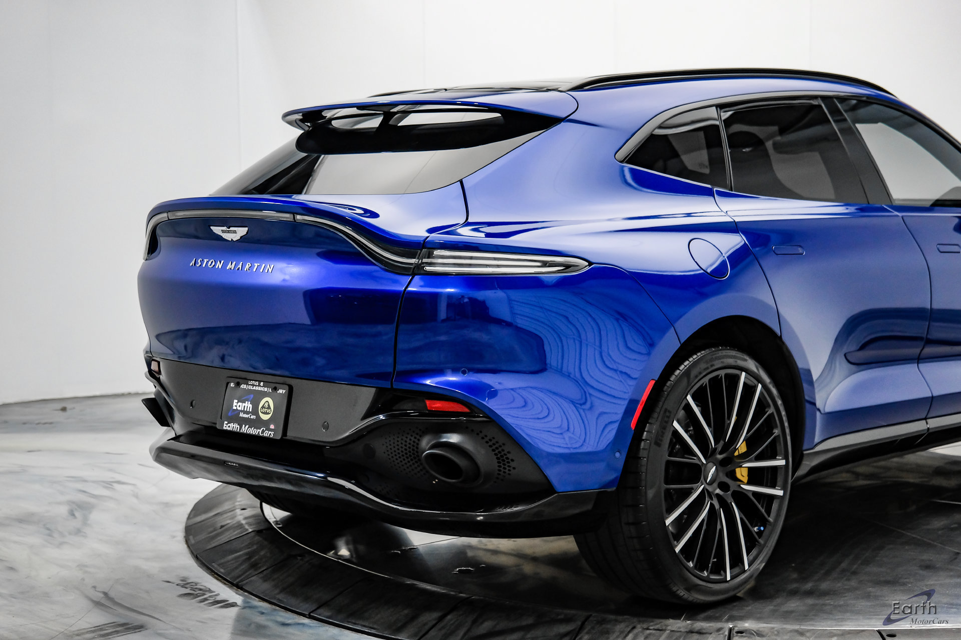 Used 2023 Aston Martin DBX AWD/4WD image 14