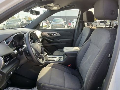 Certified 2023 Chevrolet Traverse LT w/ Rear Camera Mirror Package image 11