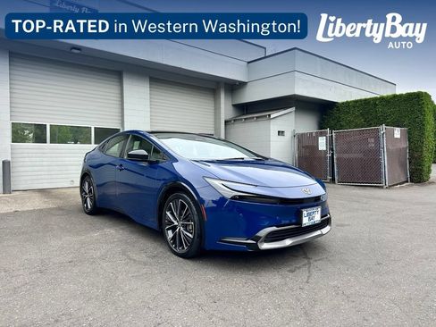 Used 2024 Toyota Prius XLE FWD image 4