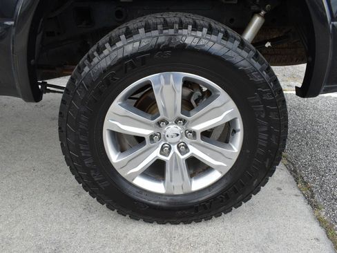 Used 2015 Ford F150 Platinum w/ Equipment Group 701A Luxury AWD/4WD image 34