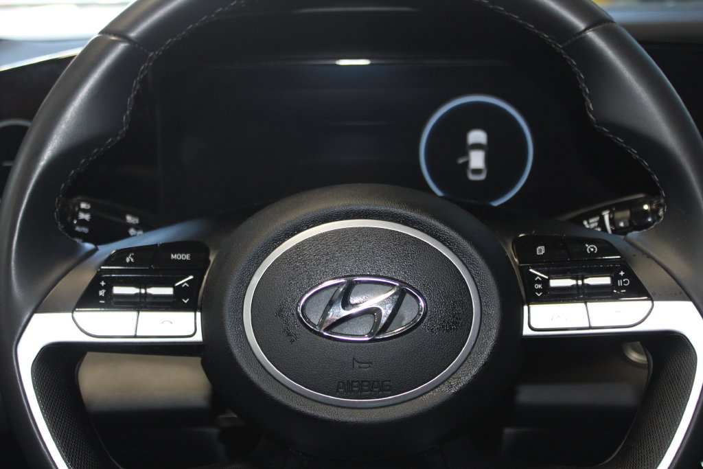 Used 2023 Hyundai Elantra SEL w/ Convenience Package FWD image 12