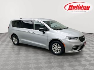 Used 2024 Chrysler Pacifica Touring-L FWD video 1