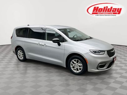 Used 2024 Chrysler Pacifica Touring-L