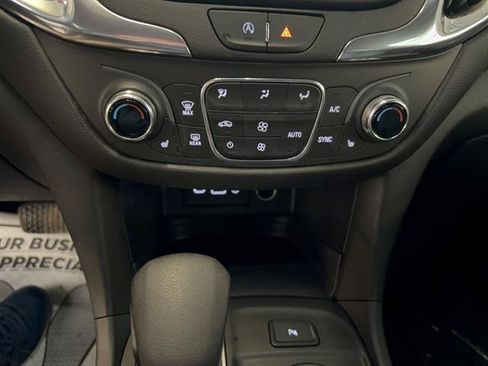 Used 2023 Chevrolet Equinox LT AWD/4WD image 9