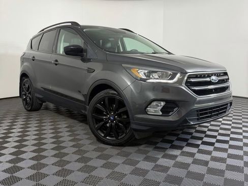 Used 2018 Ford Escape SE w/ SE SYNC Package FWD image 2