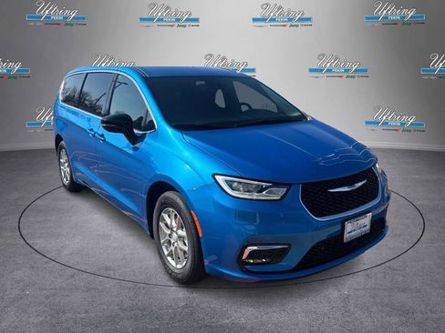 New 2026 Chrysler Pacifica Select image 1