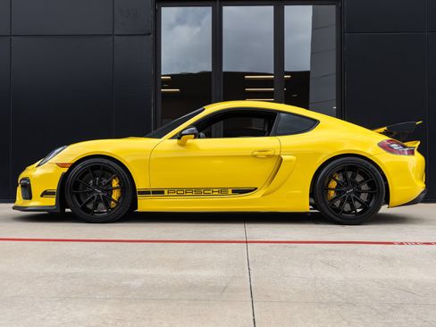Certified 2016 Porsche Cayman GT4 RWD image 2