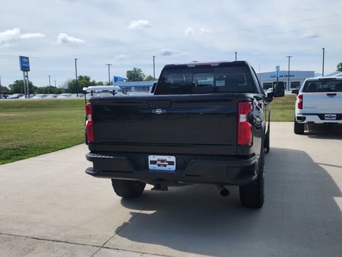 Used 2022 Chevrolet Silverado 2500 LT w/ Midnight Edition AWD/4WD image 6