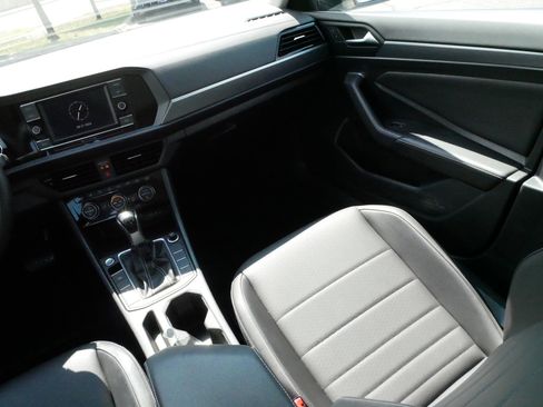 Used 2023 Volkswagen Jetta SE w/ Panoramic Sunroof Package FWD image 11