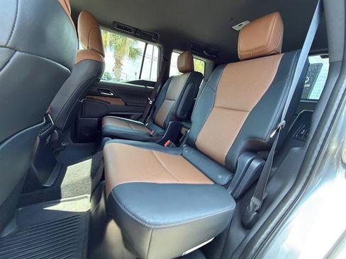 Used 2024 Lexus GX 550 w/ Accessory Package (Z1) AWD/4WD image 12