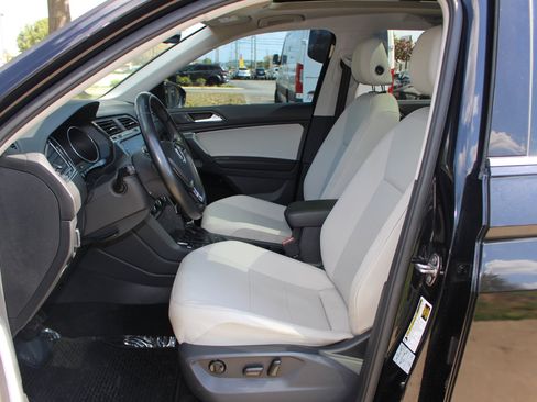 Used 2019 Volkswagen Tiguan SE w/ Panoramic Sunroof Package image 15