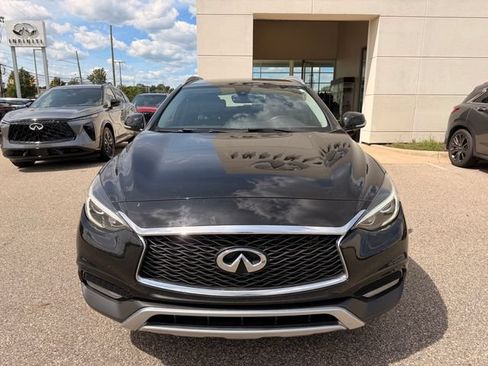 Used 2018 INFINITI QX30 Premium w/ Cargo Package AWD/4WD image 2