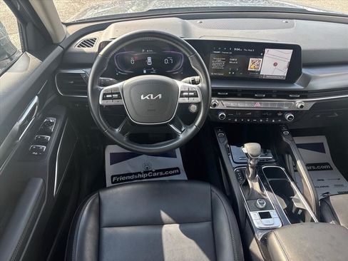 Used 2025 Kia Telluride S FWD image 3