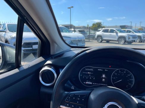 Used 2025 Nissan Versa SV FWD image 34