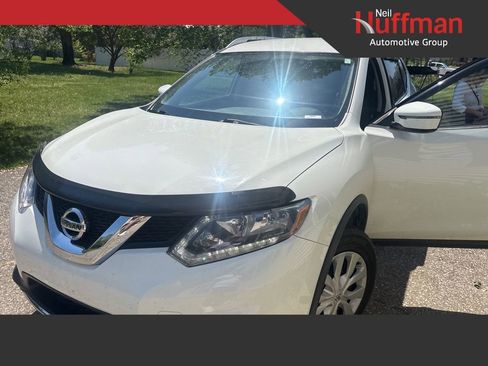 Used 2016 Nissan Rogue S w/ Appearance Package image 1