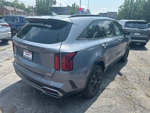 Used 2023 Kia Sorento SX AWD/4WD image 4